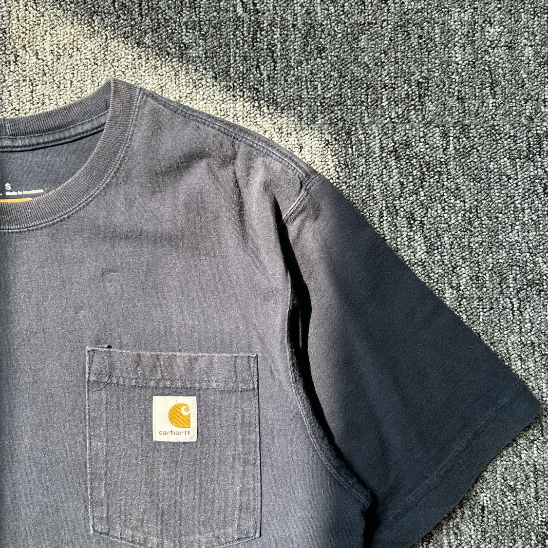 칼하트 오리지널핏 네이비 포켓 반팔티셔츠 상품이미지2