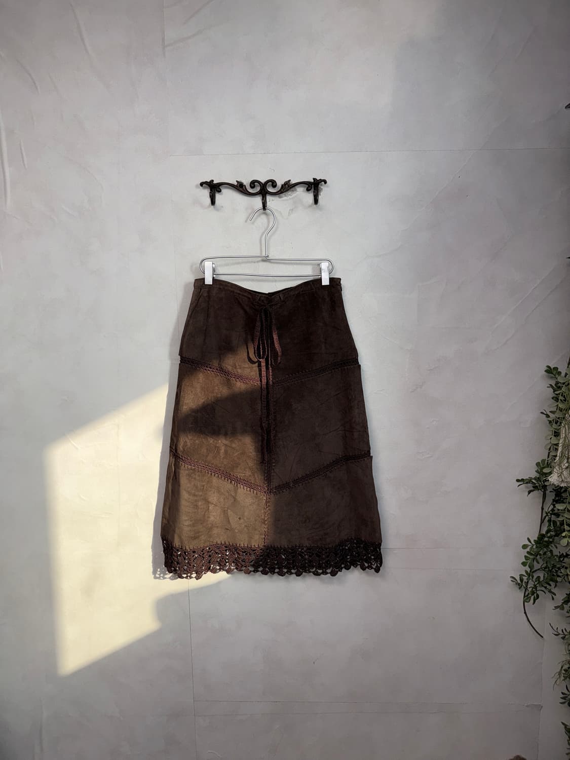 Dark brown pig skin suede patch skirt 상품이미지1