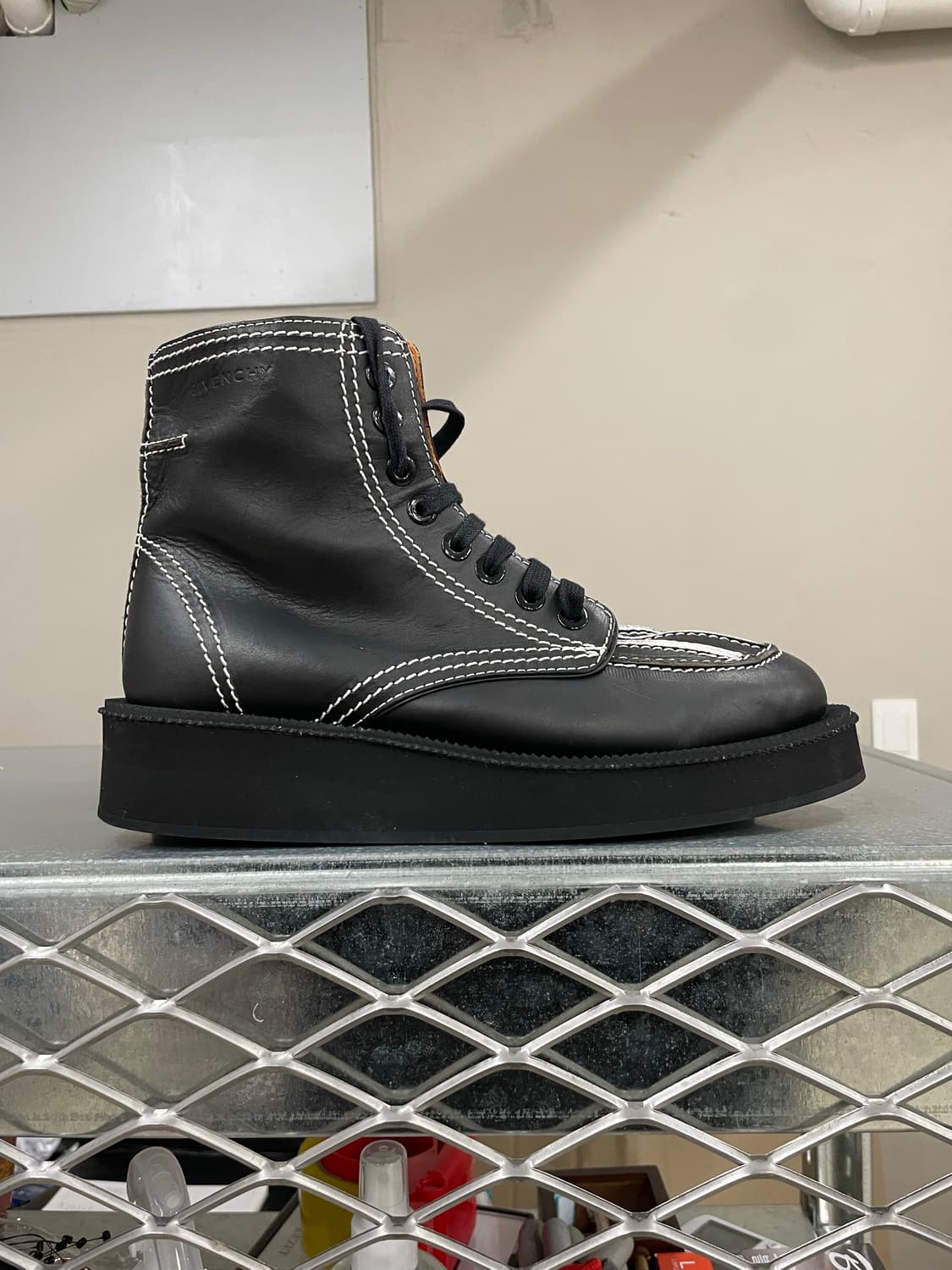 지방시 블랙 레더 앵클 부츠42 상품이미지4