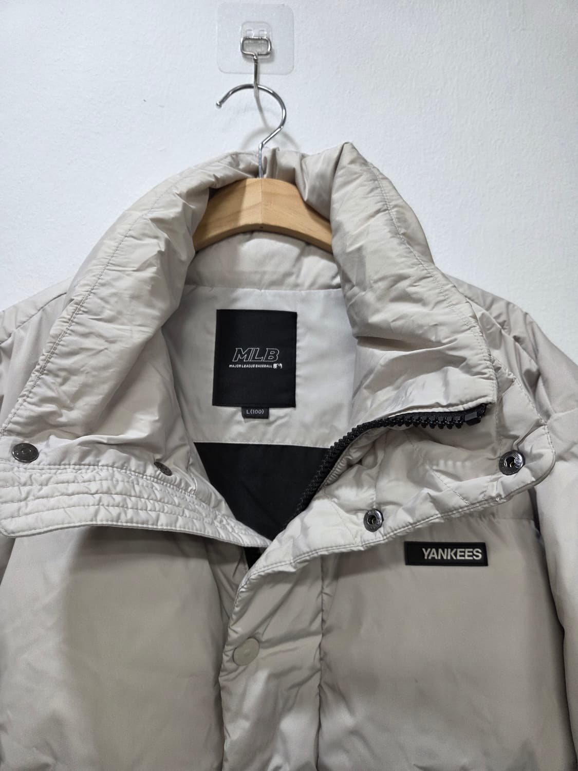 MLB 뉴욕 양키스 빵빵한 덕다운 패딩 점퍼 아이보리 상품이미지3