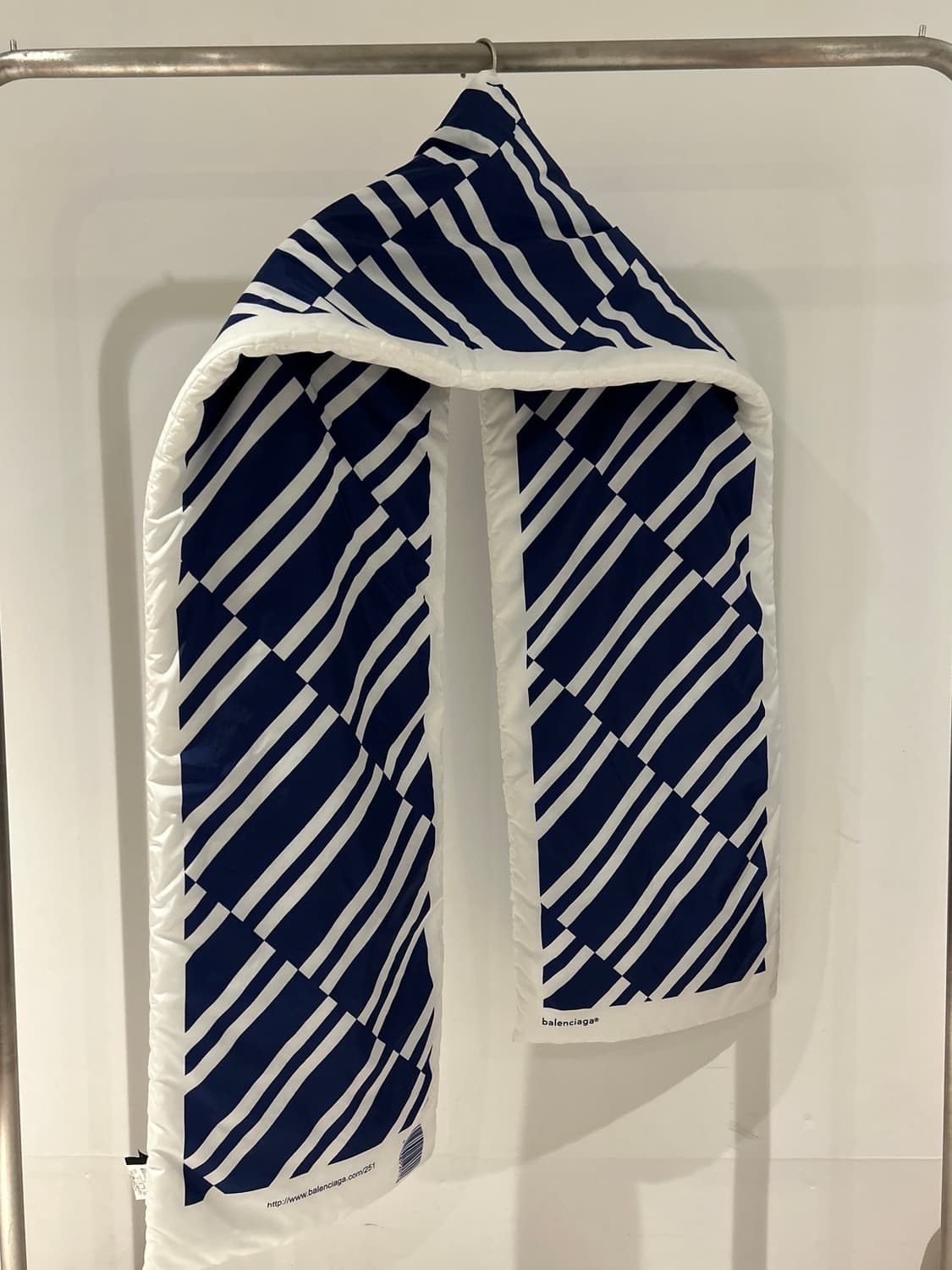 Balenciaga Puffer Scrarf 상품이미지3