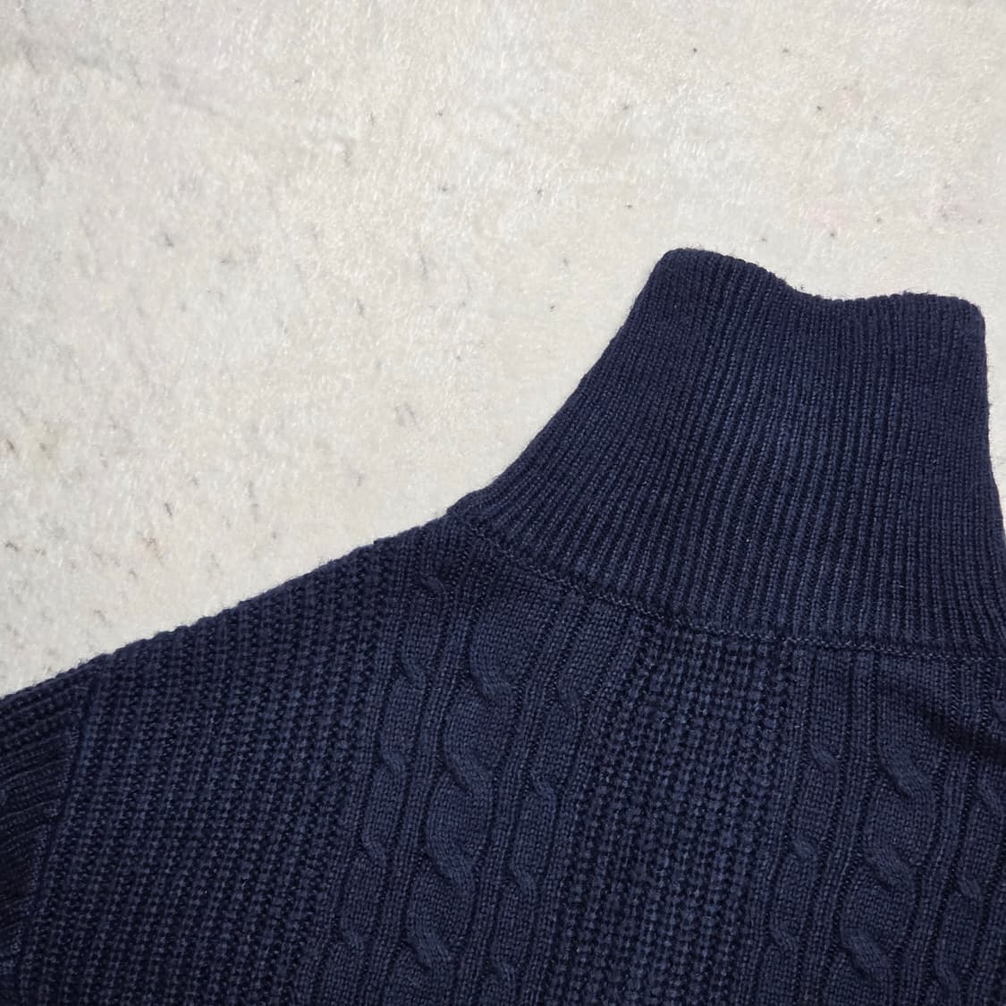 와릿이즌 네이비 크롭 꽈배기 니트집업 상품이미지5