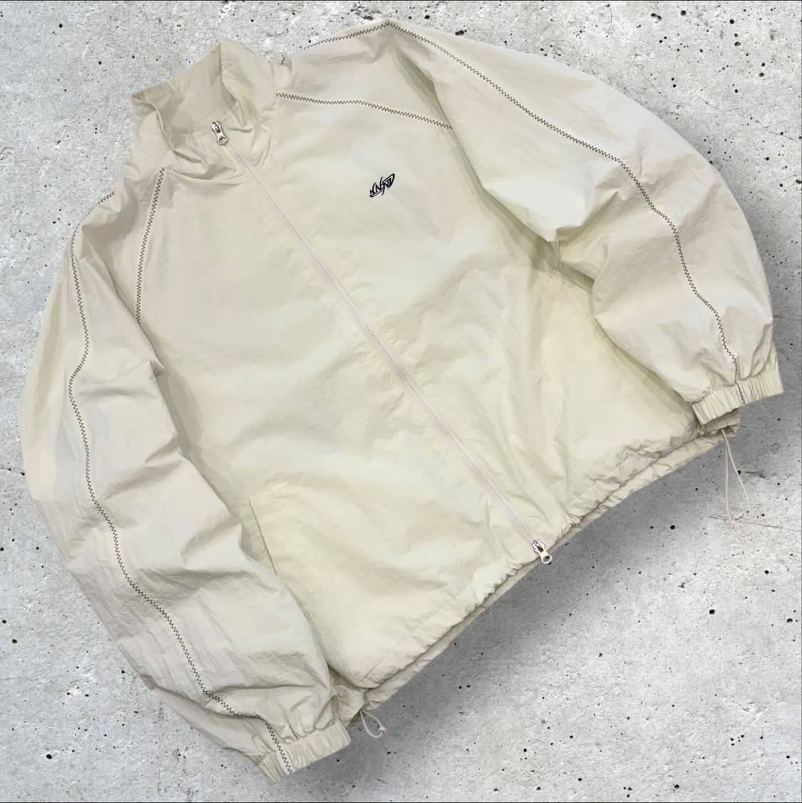 [L] 낫포너드 빅로고 아이보리색 바람막이 점퍼 B478 상품이미지2