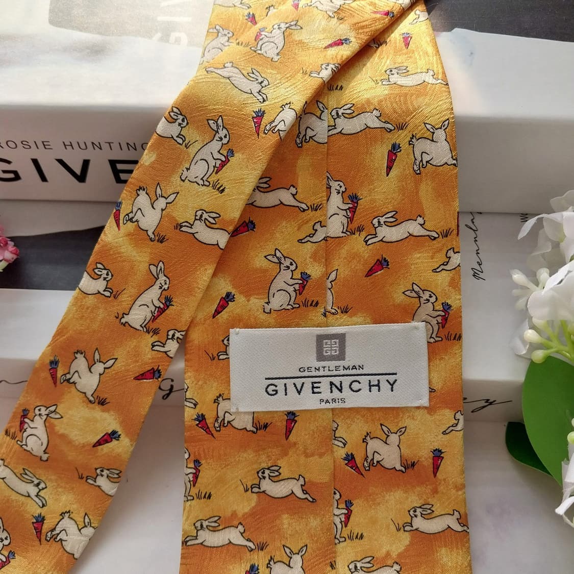 지방시 실크 옐로우 토끼 패턴 넥타이 9.7cm A+등급 K1828
 상품이미지6