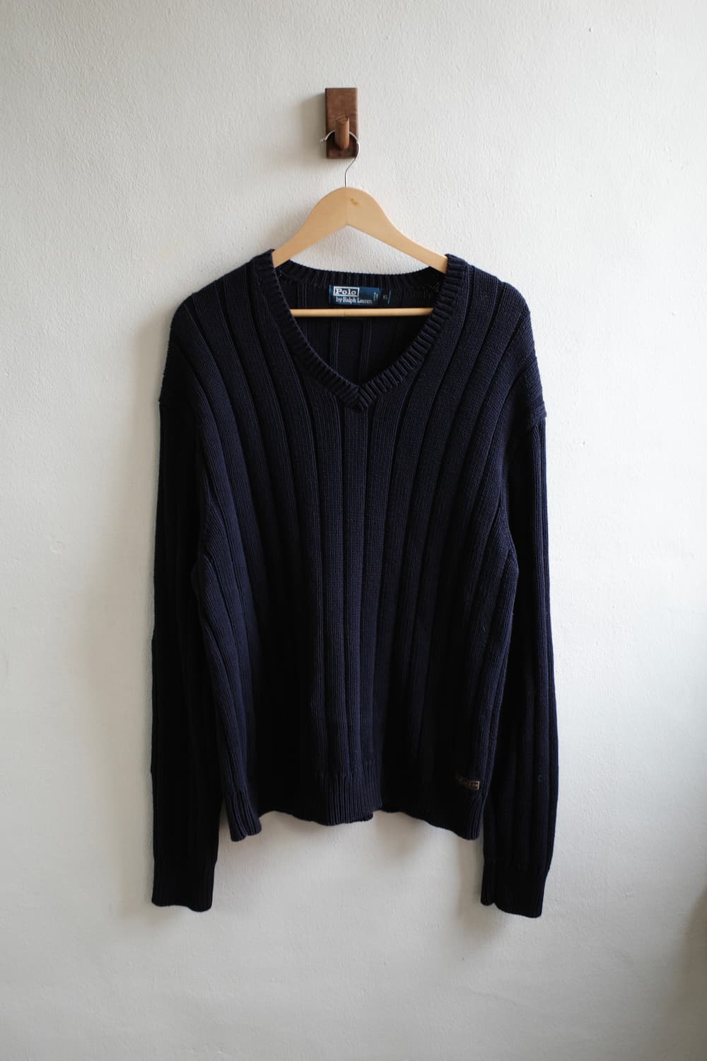 폴로 브이넥 니트 상품이미지1