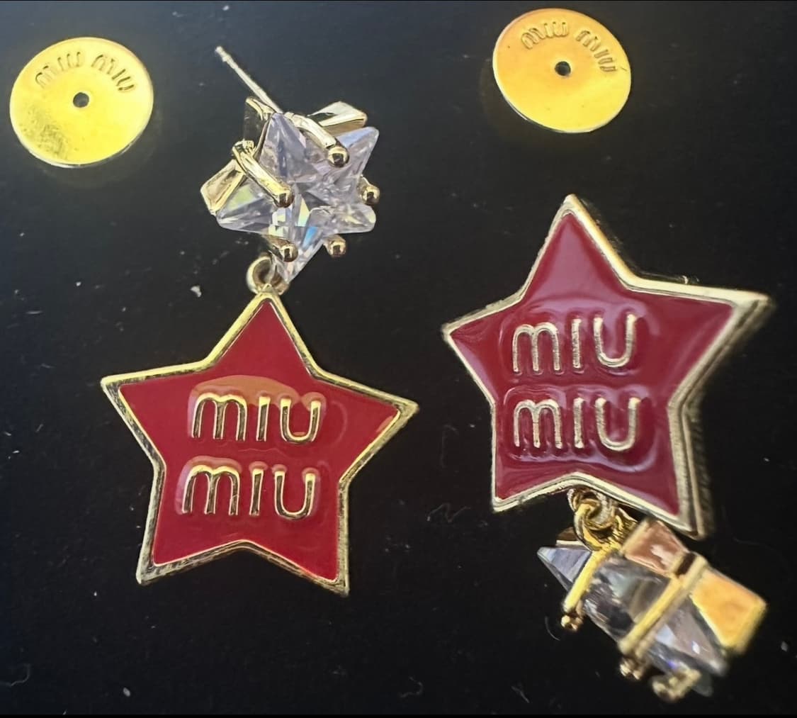 미우미우 레드 스타 귀걸이 상품이미지1