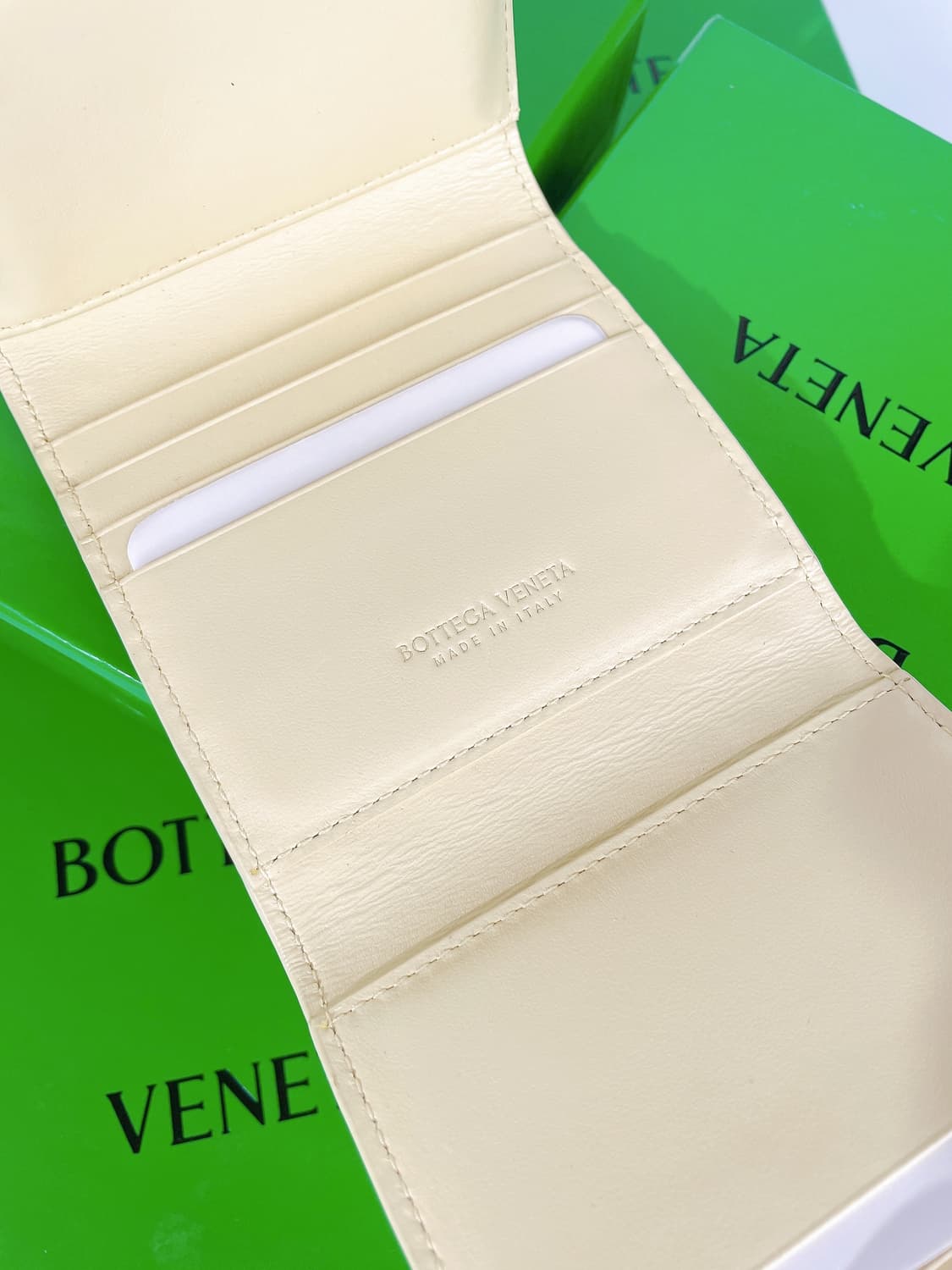 (정품/새상품) 보테가베네타 여성 인트레치아토 위빙 트라이폴드 지갑 상품이미지4