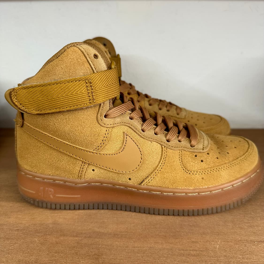 나이키 에어포스 1 하이 ‘된장’ 상품이미지5