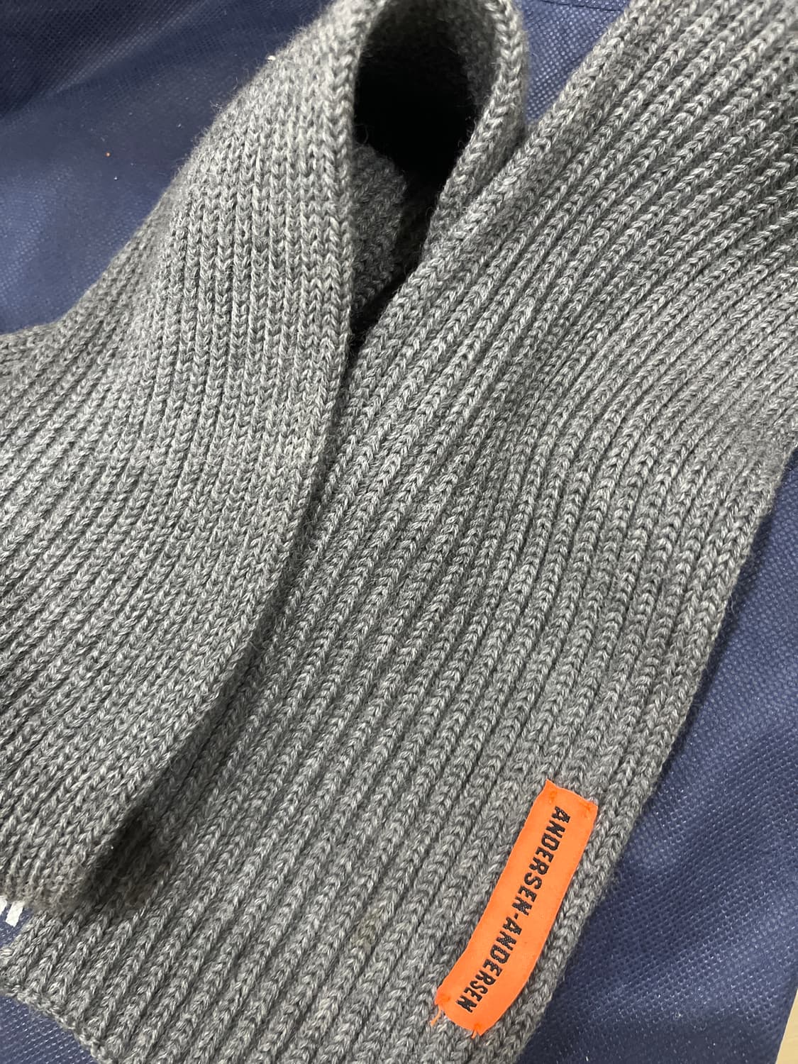 안데르센 숏 머플러 판매합니다 상품이미지1