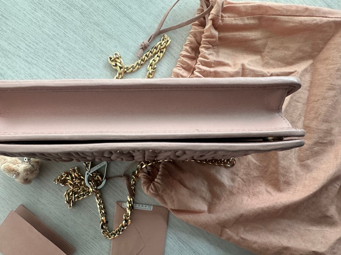 미우미우 마트라쎄 woc체인크로스백핑크 상품이미지6