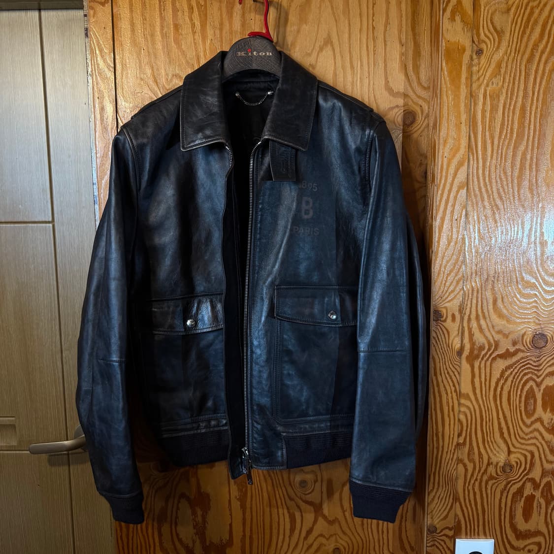 벨루티 파티나 가죽 봄버 자켓 판매 합니다. 상품이미지2