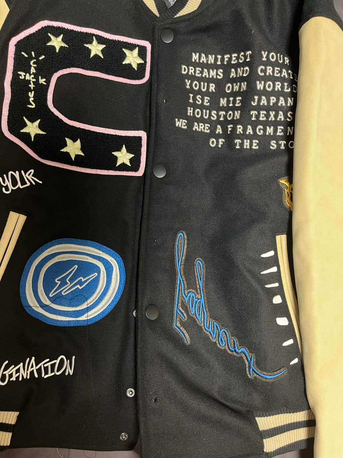 L / 트래비스 스캇 X 프라그먼트 캑터스 잭 바시티 자켓 상품이미지4