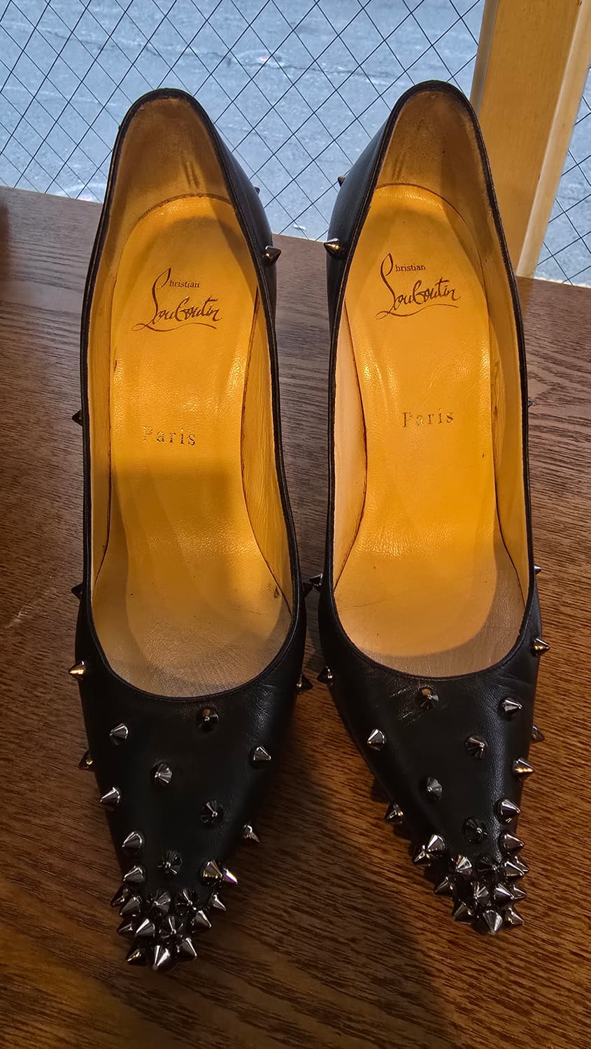 크리스찬 루부탱 블랙스터드 힐 상품이미지2