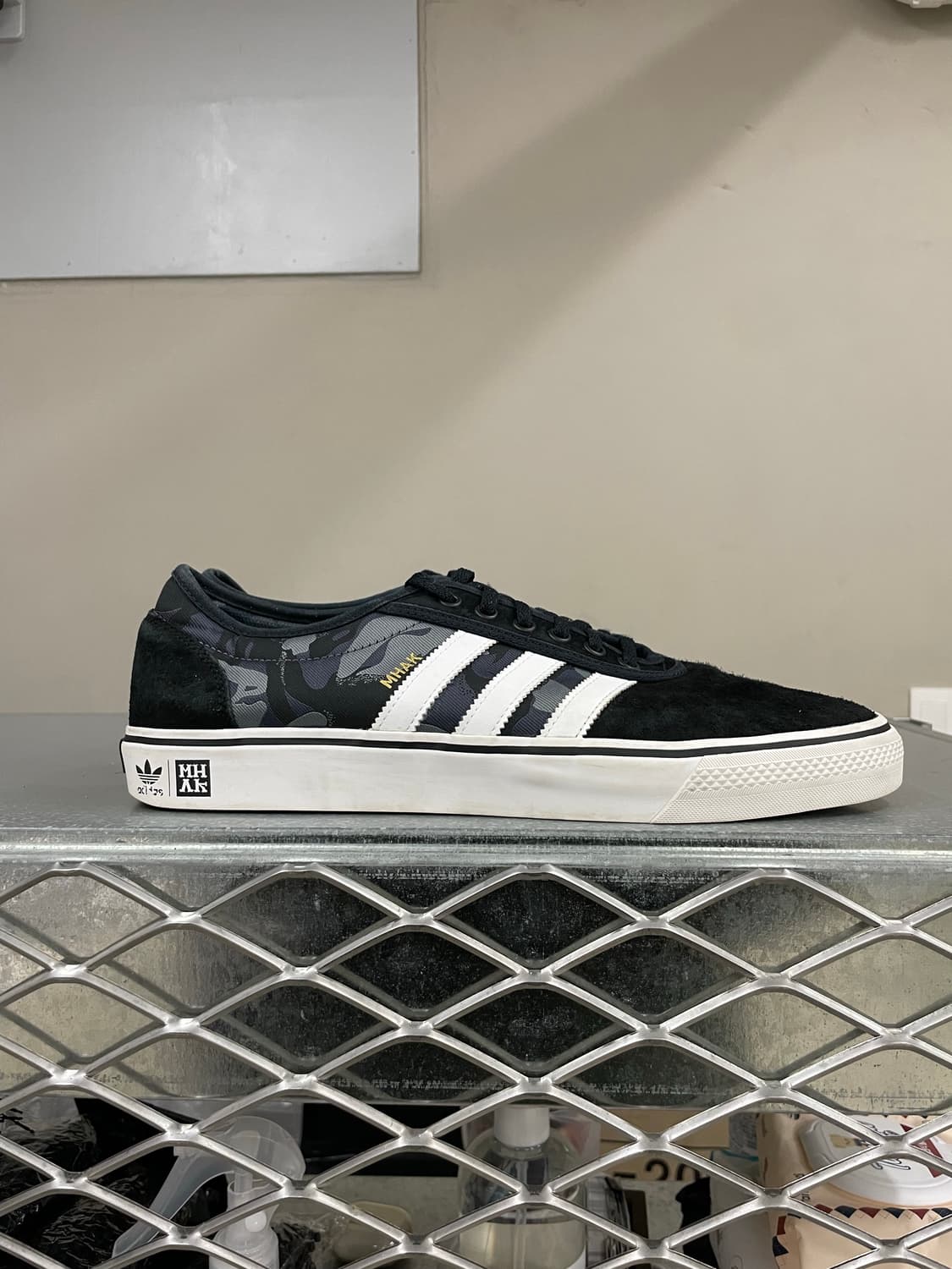 아디다스 X 마크 아디-이즈 코어 블랙 300 상품이미지4