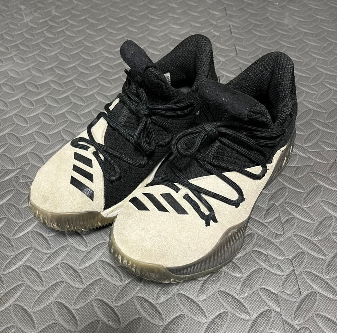 [235] 아디다스 크레이지 익스플로시브 로우 데이원 상품이미지1