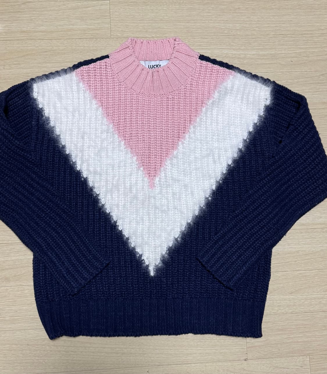 럭키슈에뜨 니트 스웨터 상품이미지1