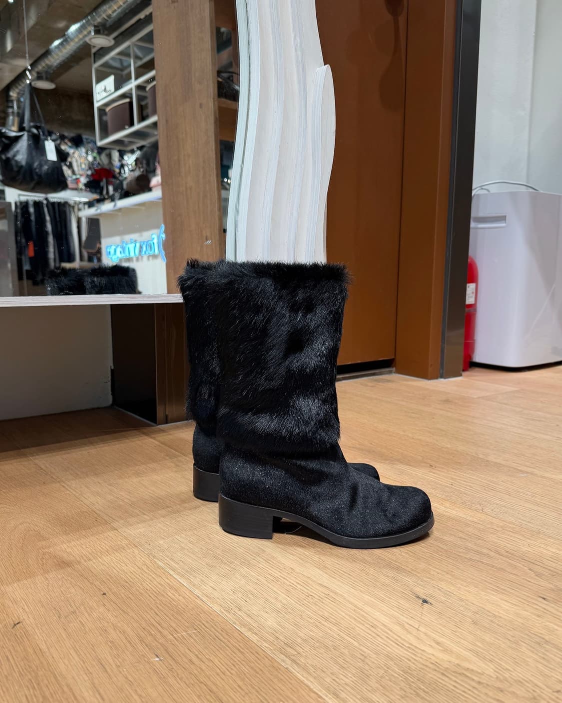 샤넬 블랙 카프스킨 퍼 부츠 상품이미지1