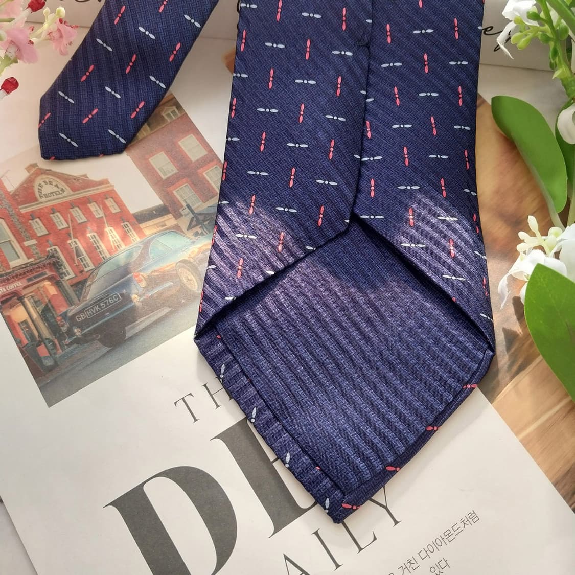 던힐 실크 네이비 프로펠러 패턴 넥타이 9.5cm A+등급 K1545
 상품이미지7