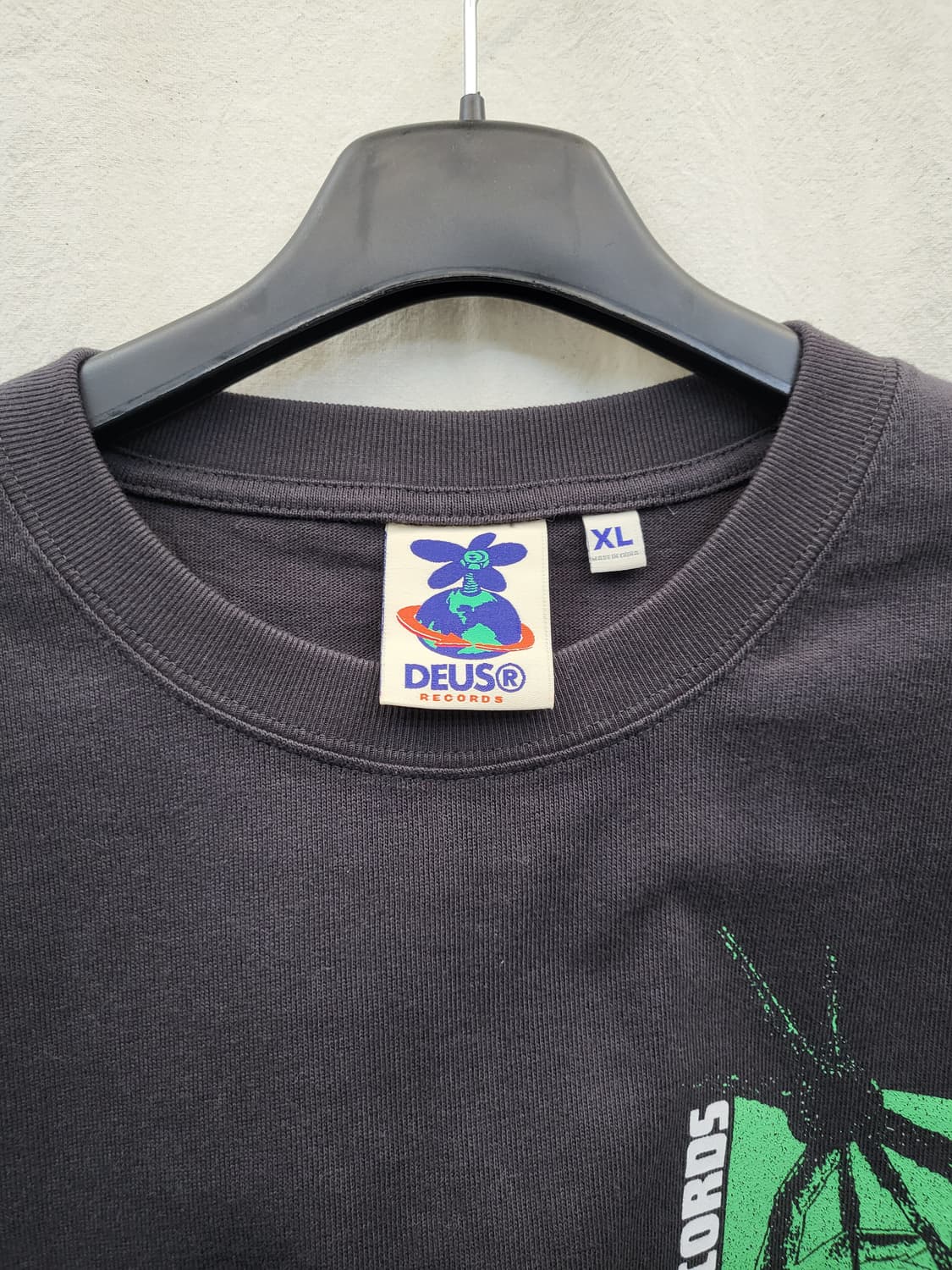 데우스 레코드 프린팅 반팔티 상품이미지3