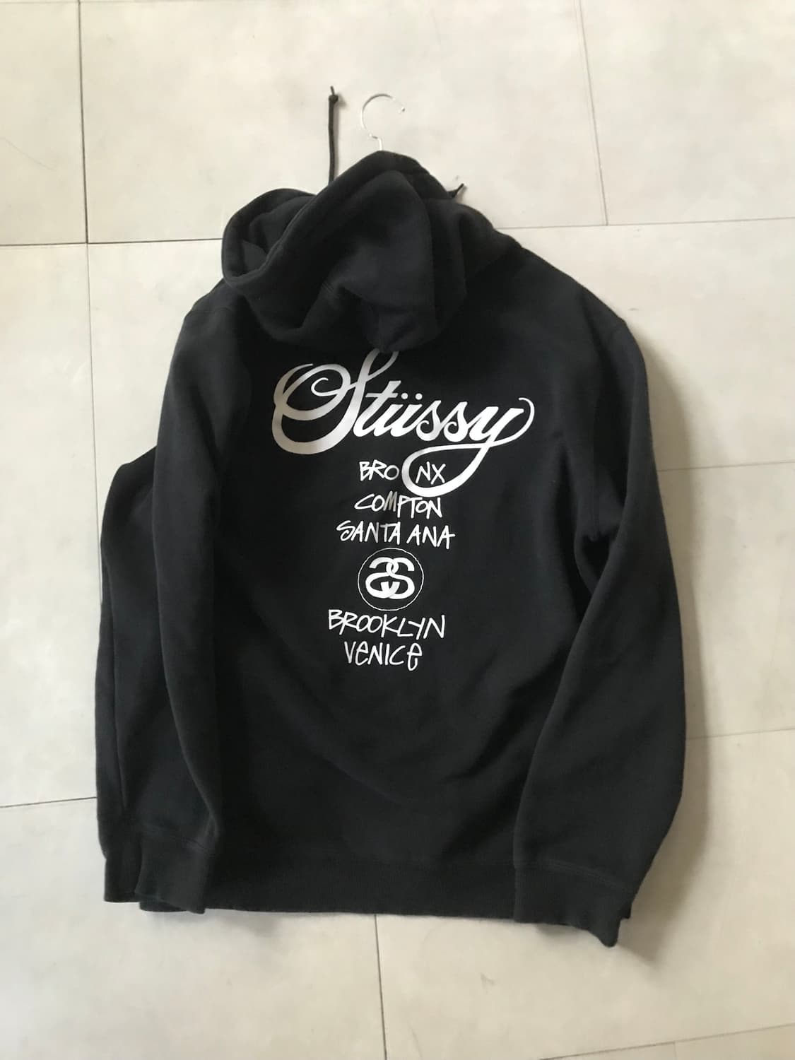 스투시 월드투어 블랙 후드티 상품이미지1