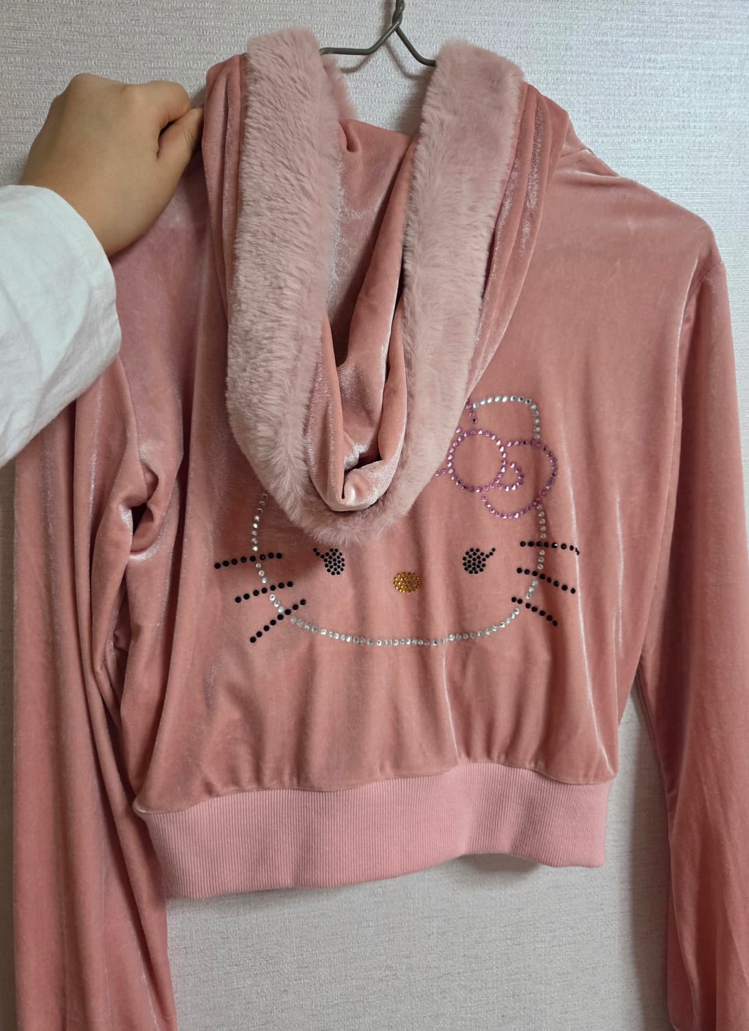 spinns 스핀즈 헬로키티 50주년 한정 퍼 집업 갸루 라떼갸루 상품이미지2