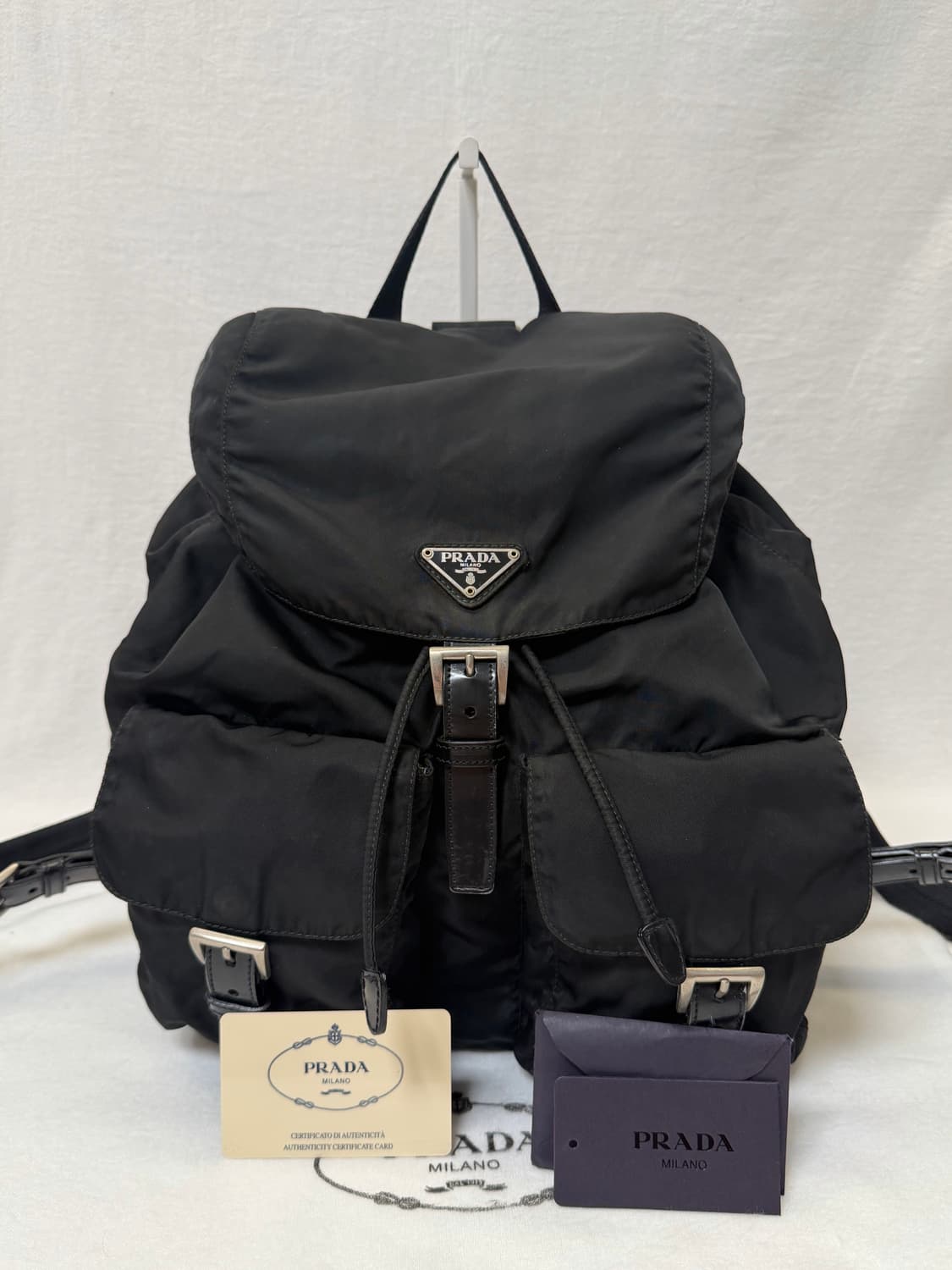 정품 프라다 포코노 나일론 투포켓 미디움 백팩 블랙 상품이미지1