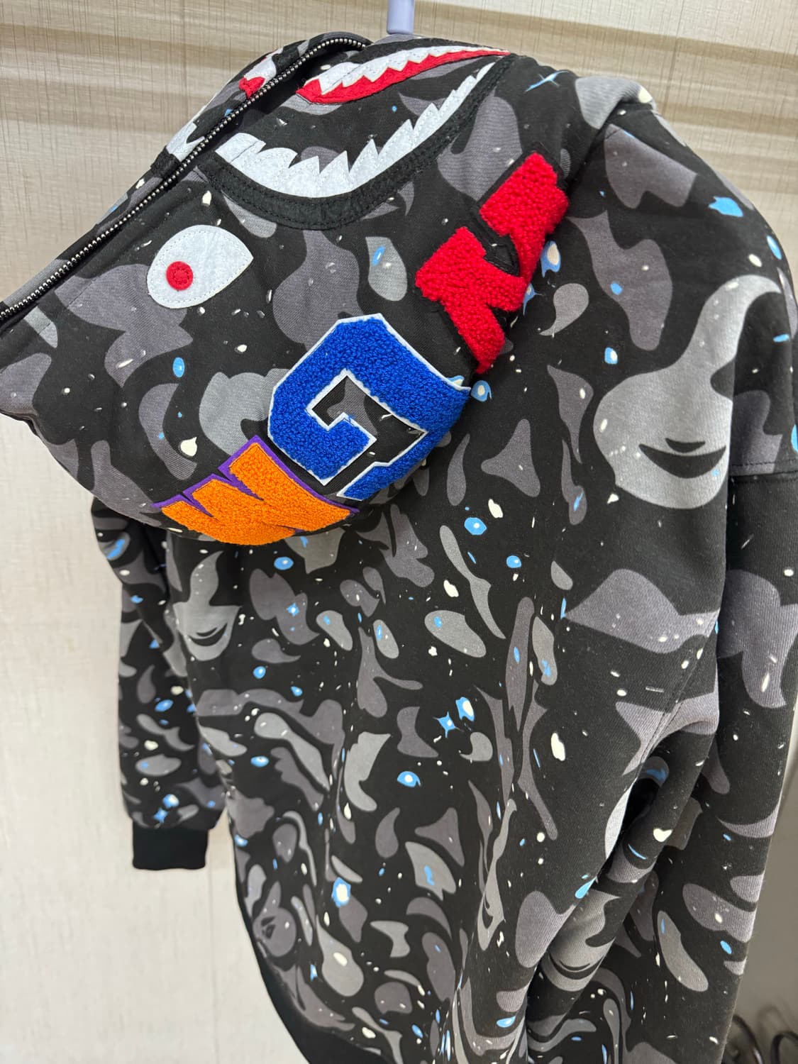 {새상품}베이프 샤크 후드집업 그레이블랙 야광 상품이미지3