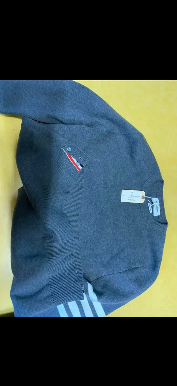 톰브라운 니트 5사이즈 팝니다 상태 굿입니다 상품이미지2