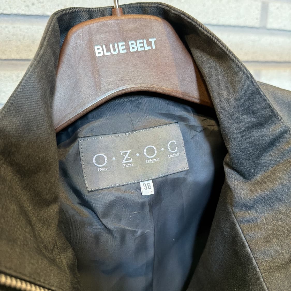 오조크 스탠카라 미니멀 자켓 커브드 절개 디테일 슬림핏 차콜 상품이미지6