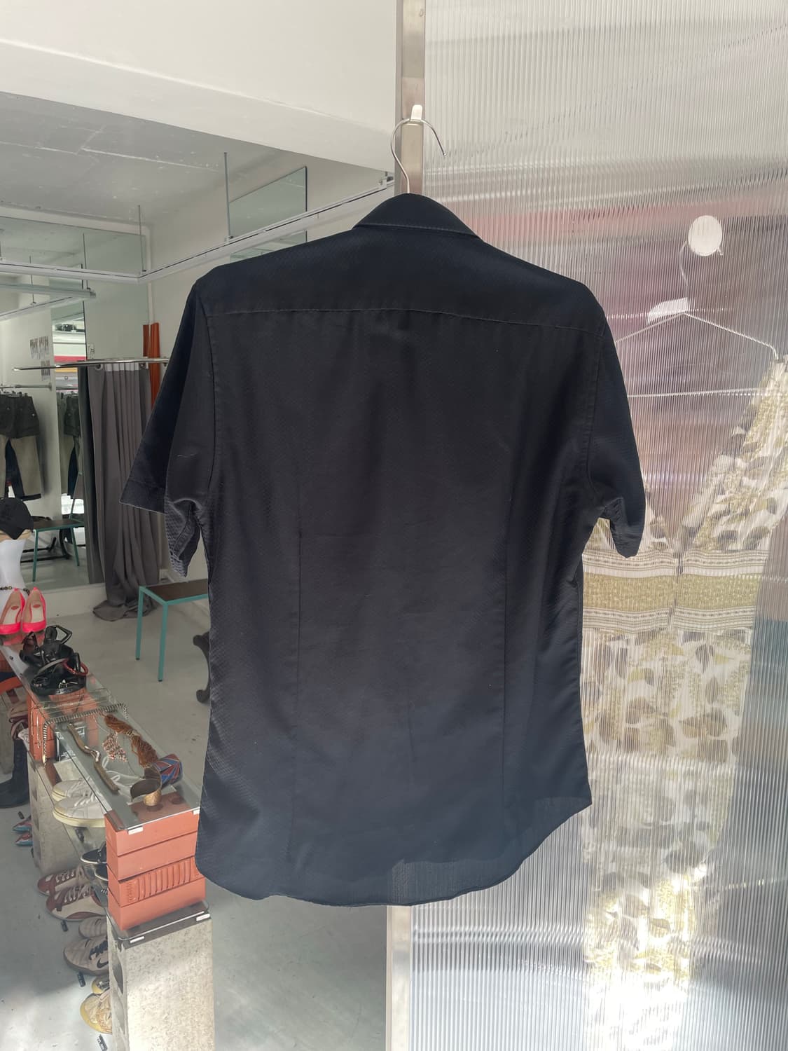 발렌시아가 엠보싱 체크패턴 블랙 하프셔츠  상품이미지3