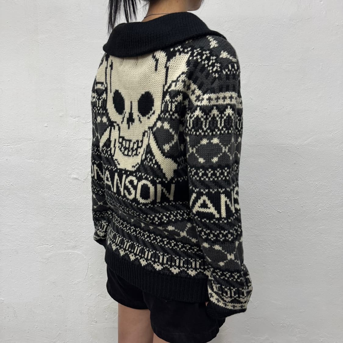 VANSON 블랙컬러 스컬 아치로고 울 집업 코위찬 자켓 상품이미지2