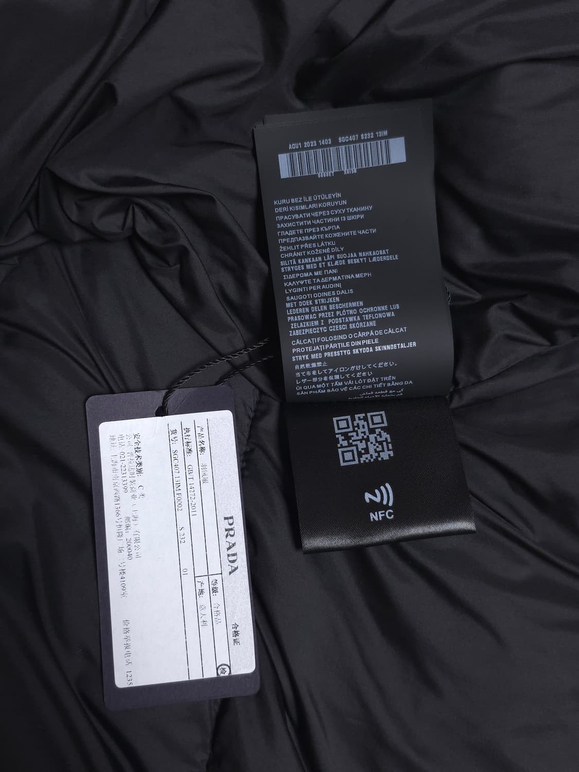 [L] 프라다 벨벳 패딩 블랙(SGC407) 상품이미지9