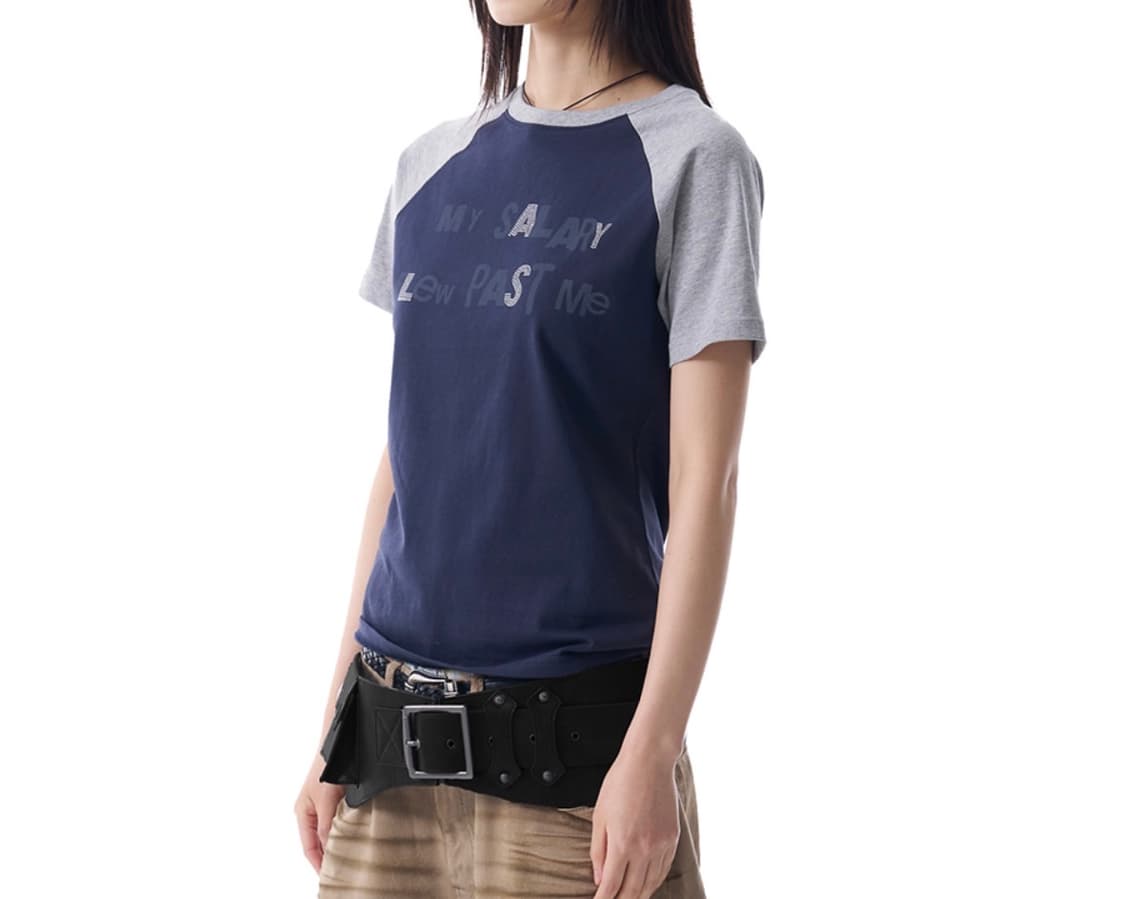 아캄 Rhinestone Graphic Raglan Half Top 상품이미지1