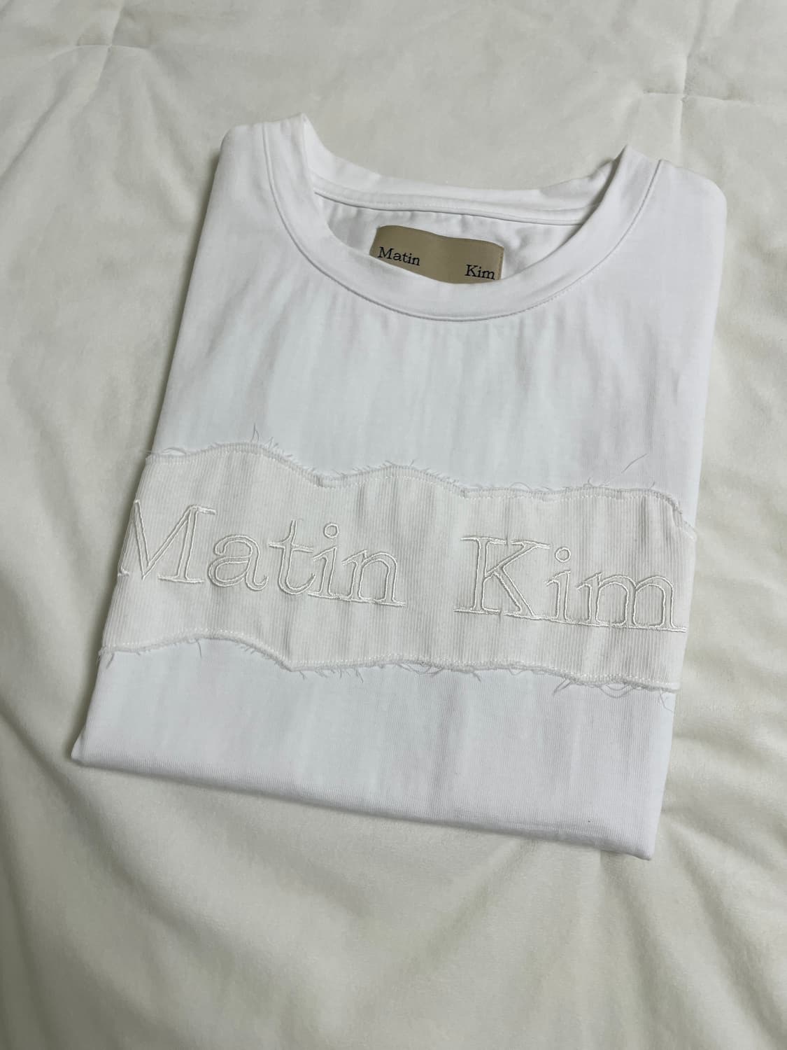 마뗑킴 logo patched t shirts in white 상품이미지1