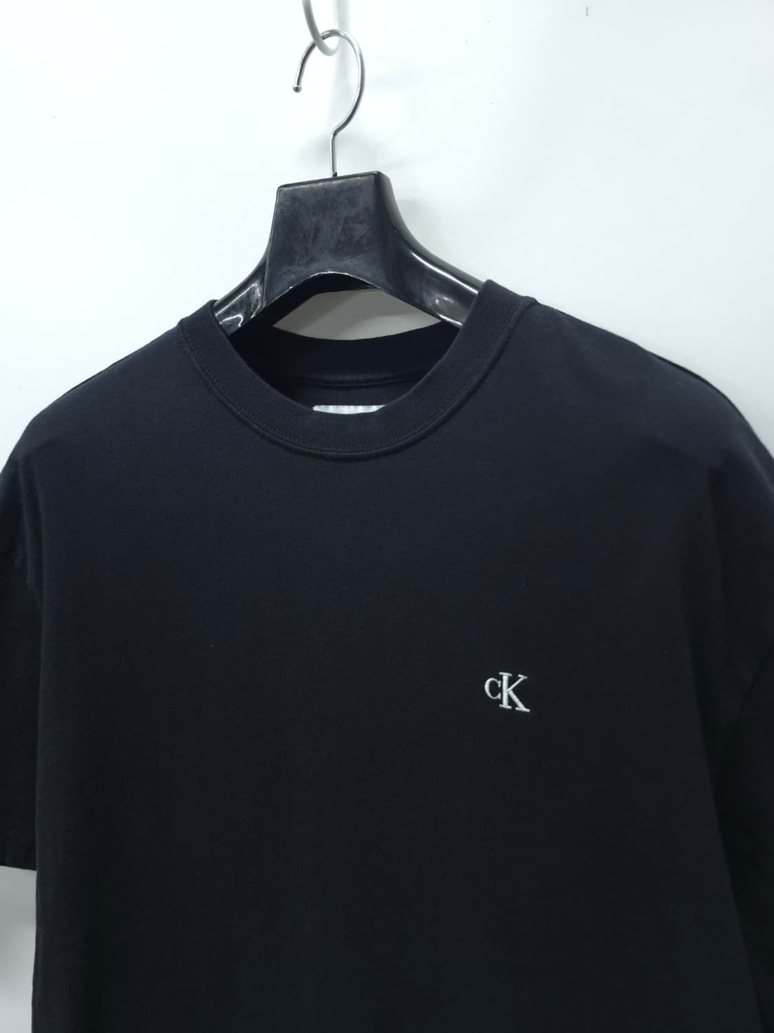 캘빈클라인 cK 로고 자수 블랙 반팔 라운드 티셔츠(100~105) 상품이미지3