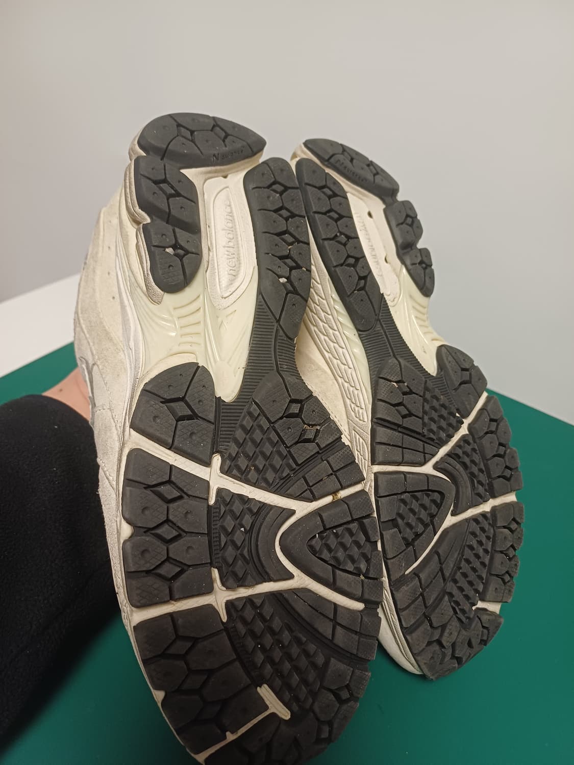 뉴발란스 2002R 오프 화이트 [240] 상품이미지8