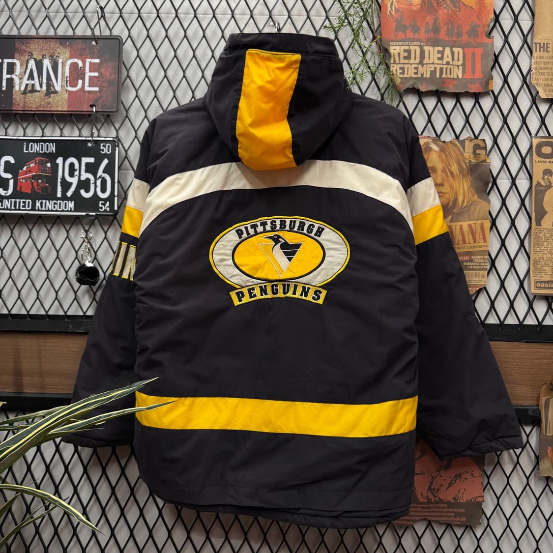 90s USA VINTAGE NHL 하키 점퍼 후면 빅로고 포인트 블랙 상품이미지2
