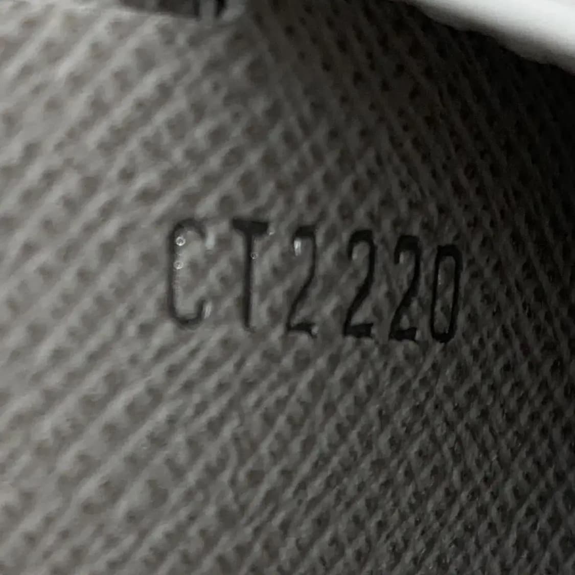 루이비통 한정판 안타르티카 회이트 반지갑 상품이미지7