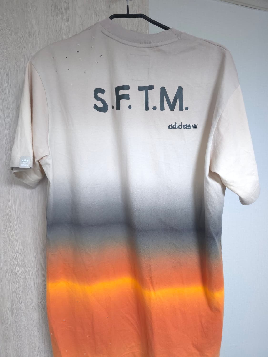 아디다스 x  SFTM 송포더뮤트 콜라보 반팔티 M 상품이미지1