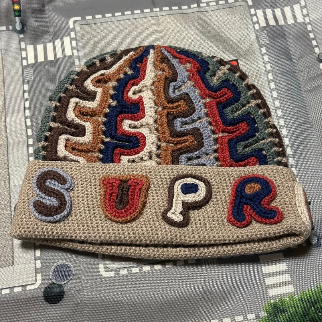 슈프림 얀 아플리케 비니 카키 - 24FW 상품이미지2