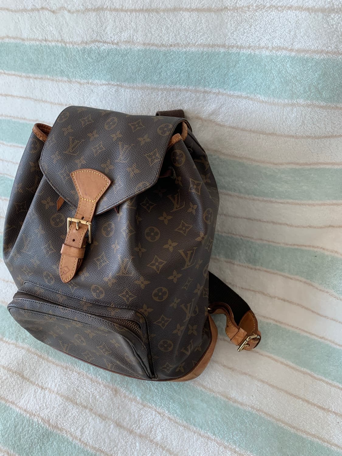 루이비통 몽수리 백팩 상품이미지4