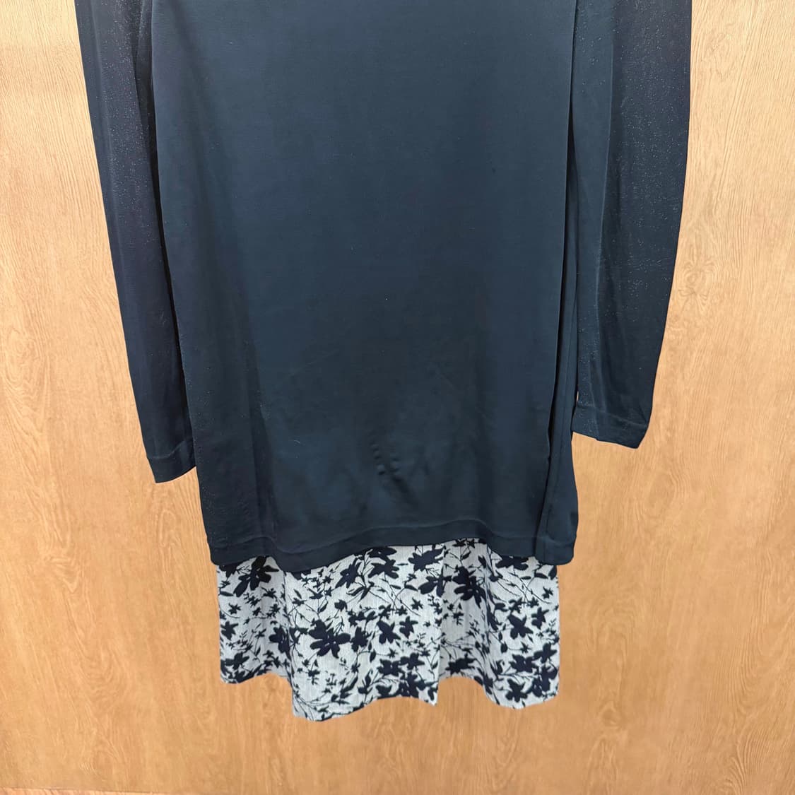 막스마라 라운드넥 미디 원피스 플로럴 패턴 배색 레이어드 디테일 블랙 상품이미지5