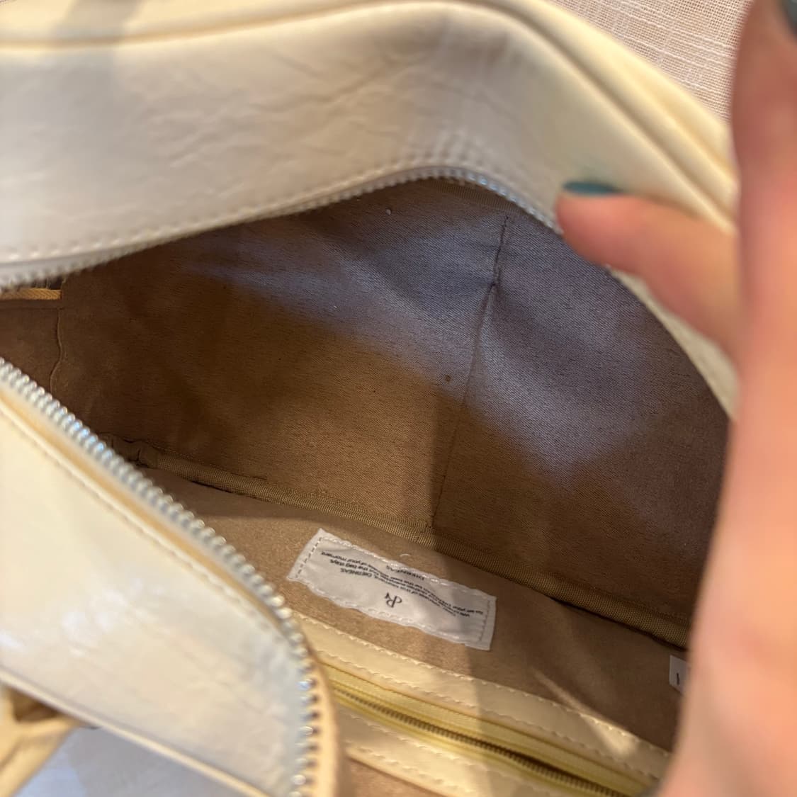 정품 디어니스 패네백 크림     상품이미지8