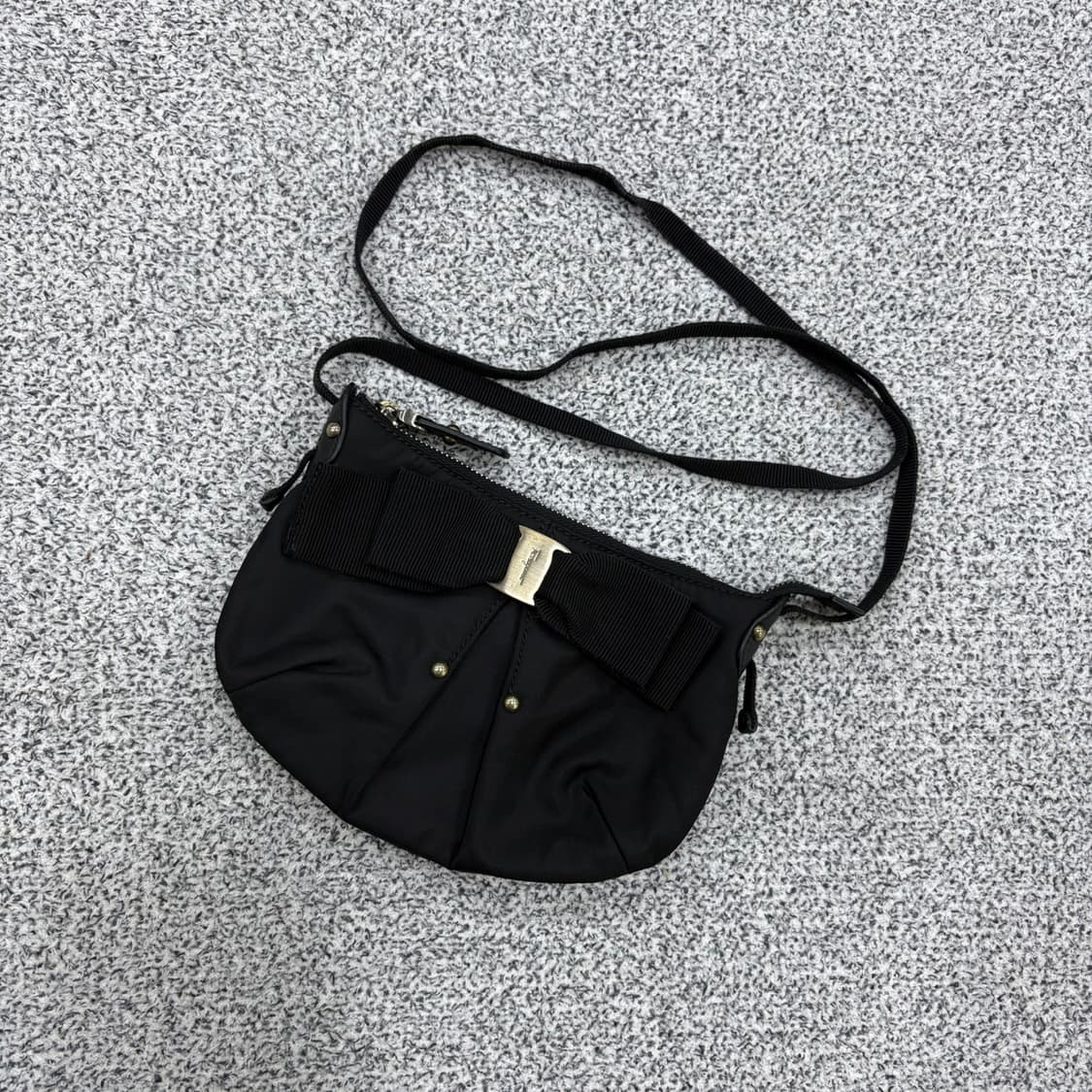 페라가모 바라 리본 숄더백 0414J 상품이미지1