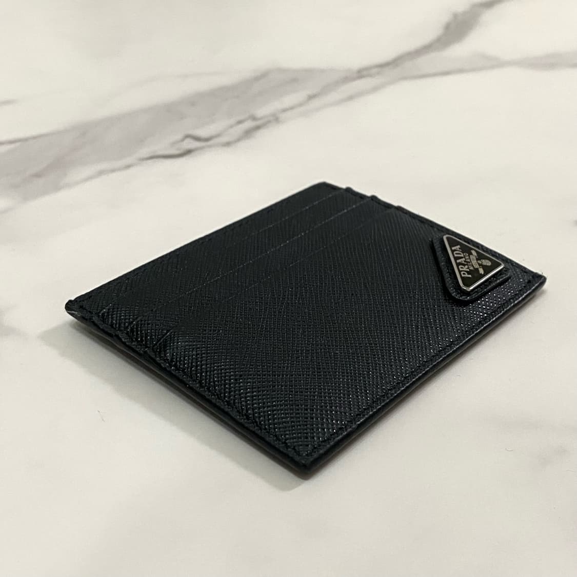 새상품급 프라다 사피아노 레더 삼각로고 카드지갑 블랙 2MC223 상품이미지3
