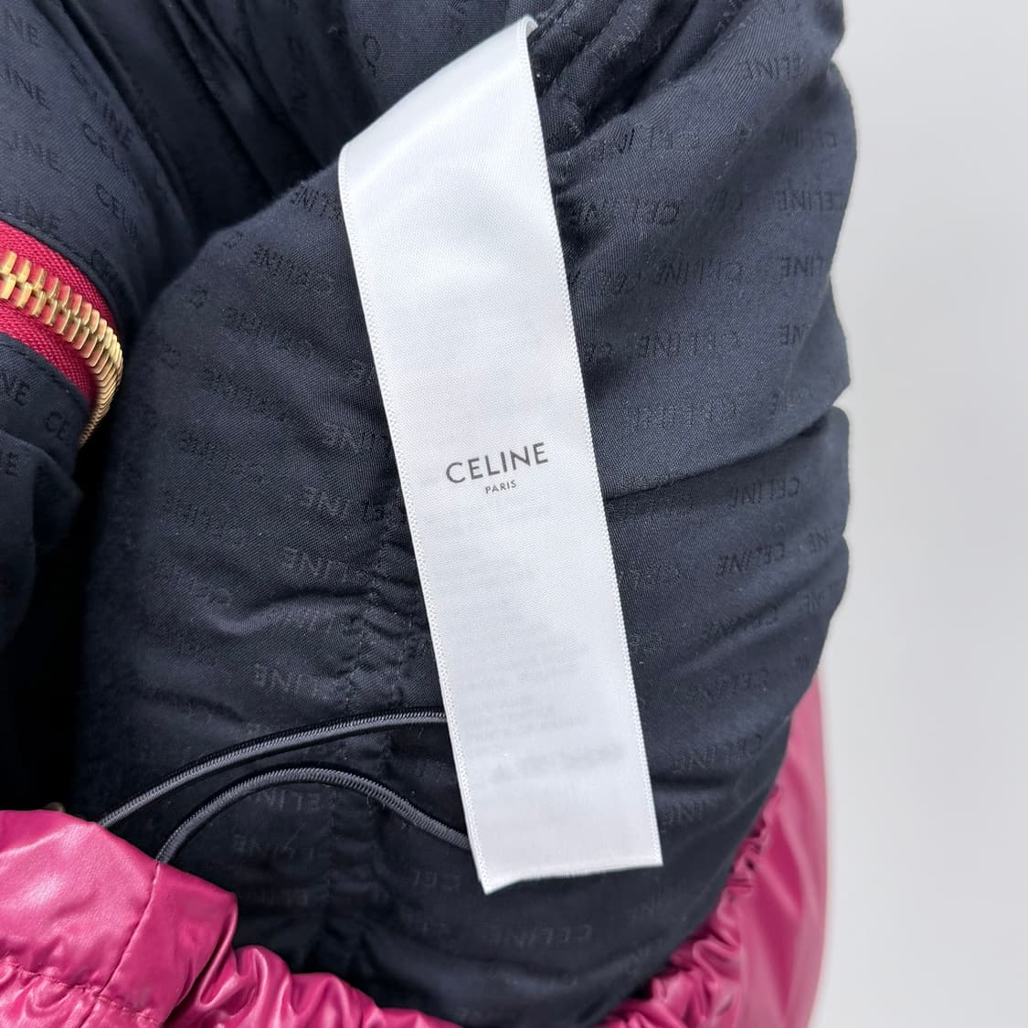 [S+급/38] 셀린느 라이트웨이트 나일론 크롭 트리옹프 여성패딩 상품이미지7