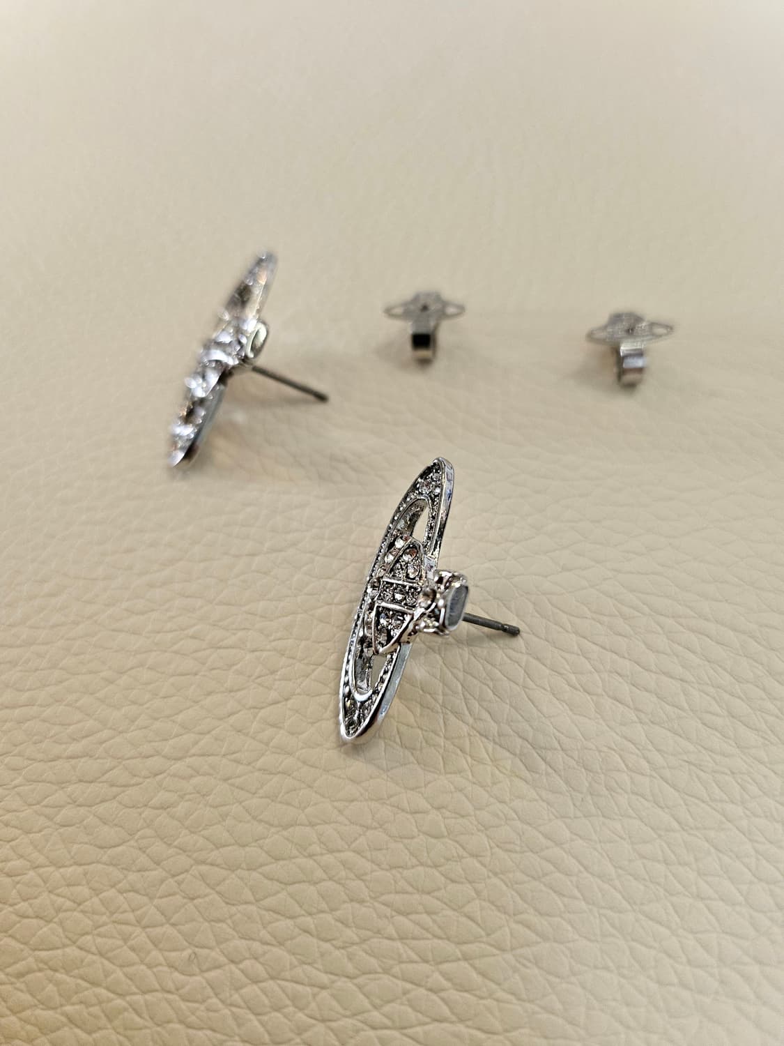 비비안웨스트우드 업사이클링 큐빅  귀걸이 상품이미지4