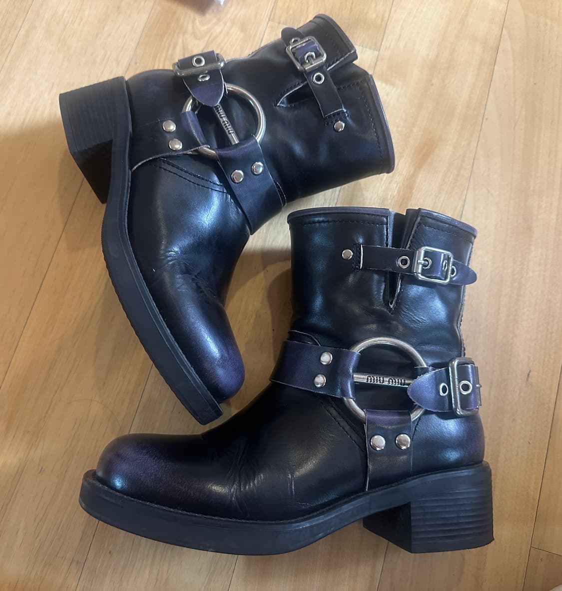 miumiu 미우미우 하네스 바이커 부츠 블랙 (38) 상품이미지6