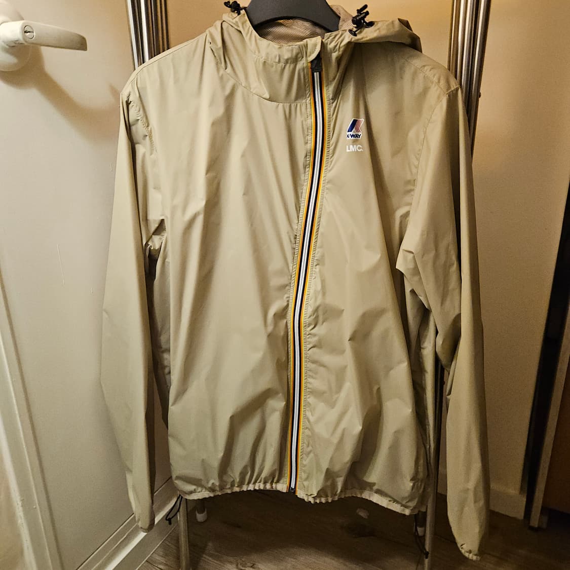 LMC X K-WAY CURVED WINDBREAKER (김한주 착용) 상품이미지2