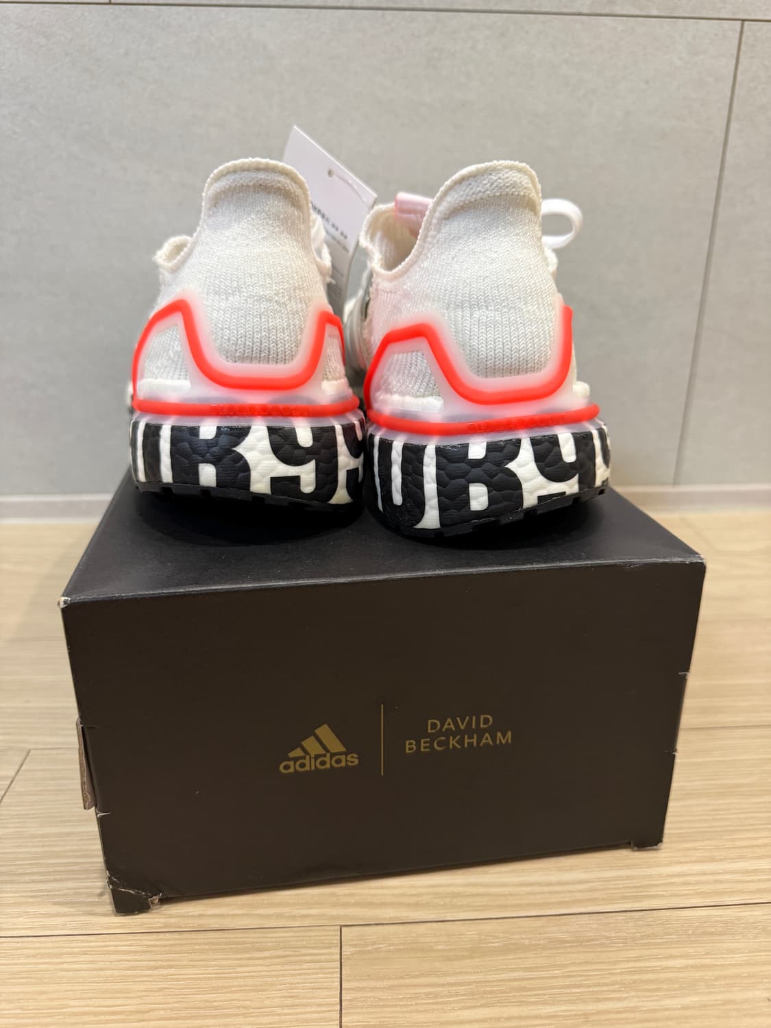 아디다스 울트라부스트 19 데이비드 베컴 트리플 크라운 20주년 상품이미지4